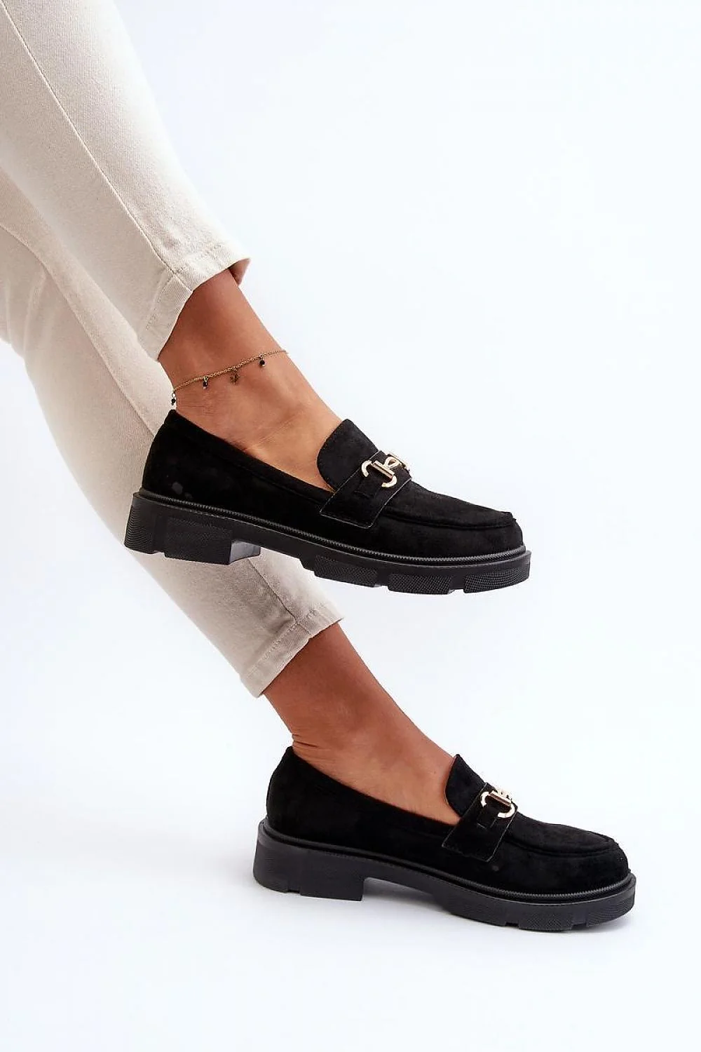 mocassins femme suédine écologique noirs confortables élégants lanière ornement doré talon plat semelle crantée caoutchouc bout arrondi maintien urbain – Image 5